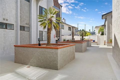 Tiny photo for 24001 Neece Ave #4, Torrance, CA 90505 (MLS # PW25238943)