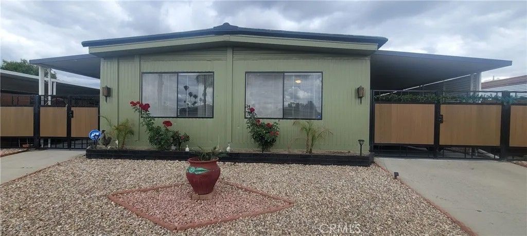Photo of 1625 W Johnston Avenue, Hemet, CA 92543 (MLS # SW26102524)