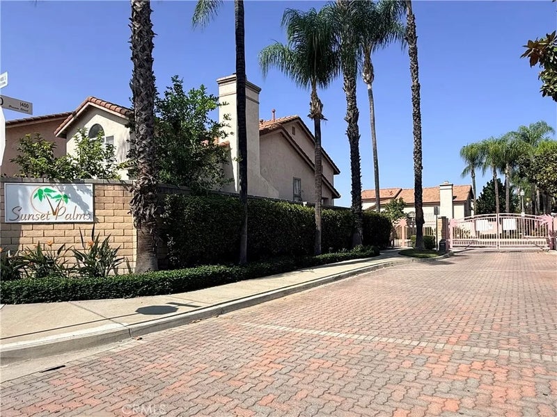 1532 Tradewinds