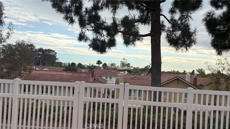 21211 Serra Vista