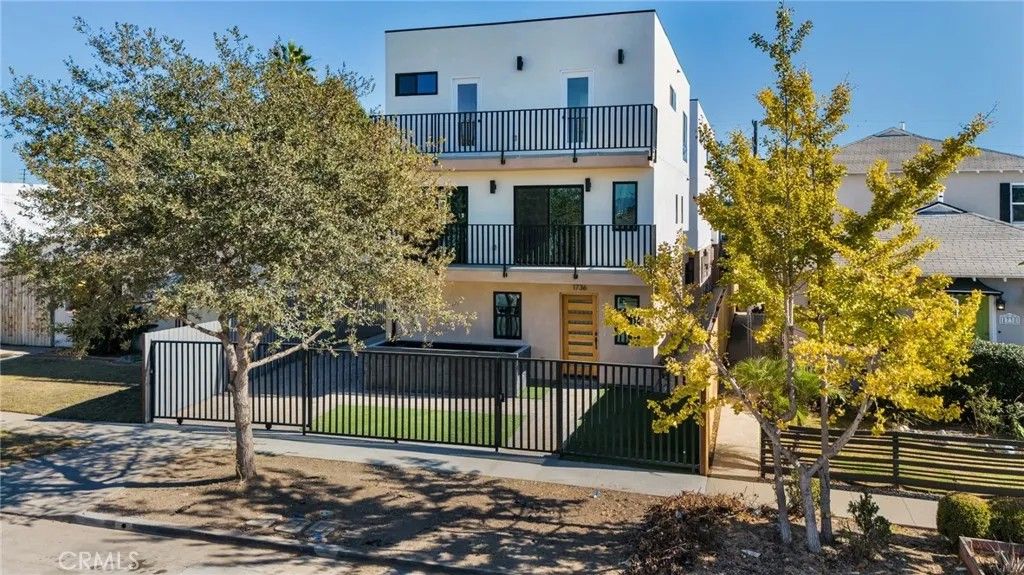 Photo of 1736 Carmona Avenue #A, Los Angeles, CA 90019 (MLS # BB26089575)