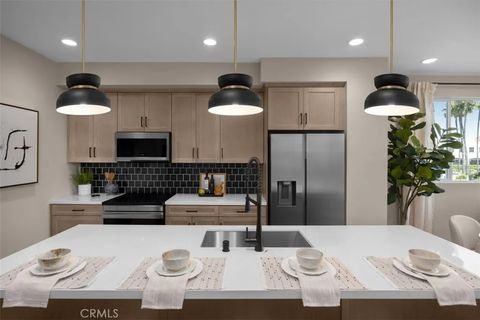 152 Balsawood Tustin CA 92780