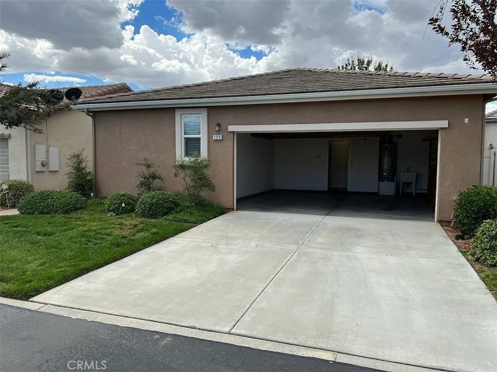 Photo of 126 Cascade Crk, Beaumont, CA 92223 (MLS # TR25279706)