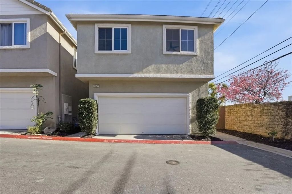 Photo of 13522 Island Palms Ln, Sylmar, CA 91342 (MLS # SR26039643)