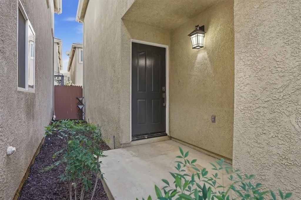 Photo of 13522 Island Palms Ln, Sylmar, CA 91342 (MLS # SR26039643)