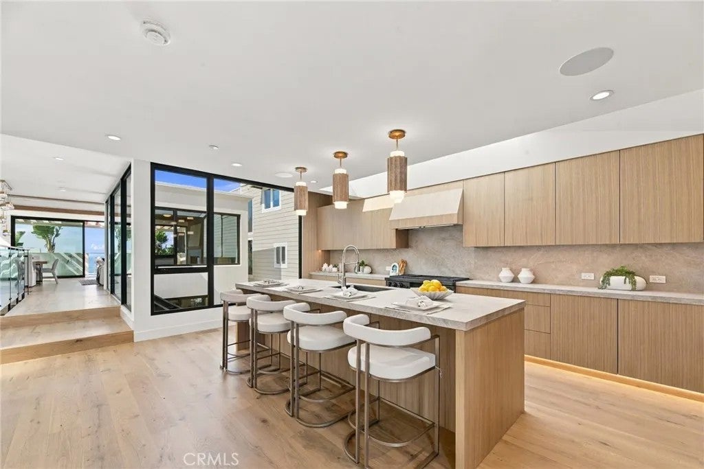 2451 Silverstrand