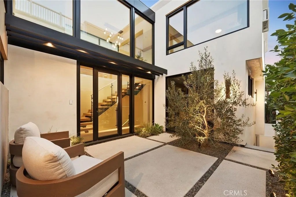 2451 Silverstrand