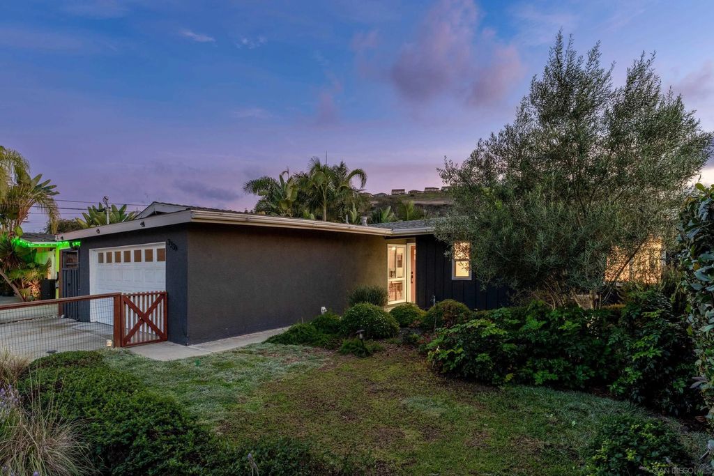 Photo of 3339 Tropicana Dr, Oceanside, CA 92054 (MLS # 250045145)