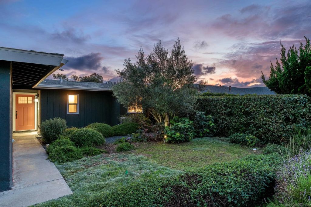 Photo of 3339 Tropicana Dr, Oceanside, CA 92054 (MLS # 250045145)