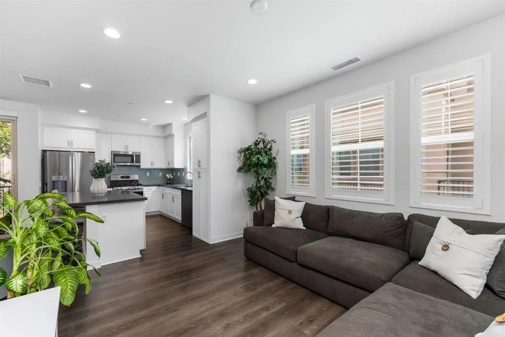 328 Waverunner Court