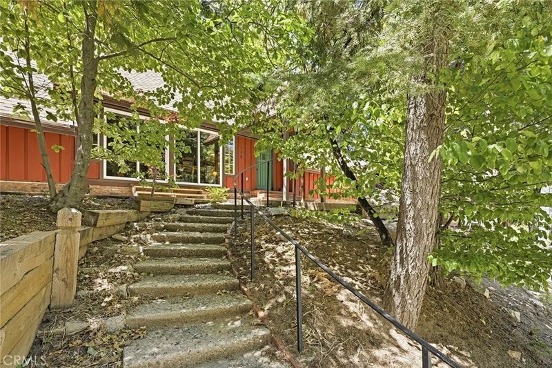 118 E Lane