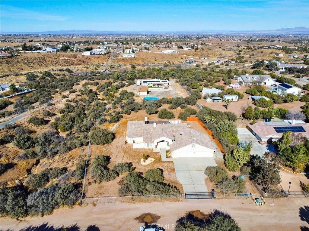 Photo of 9920 Sage Street, Oak Hills, CA 92344 (MLS # TR25244811)