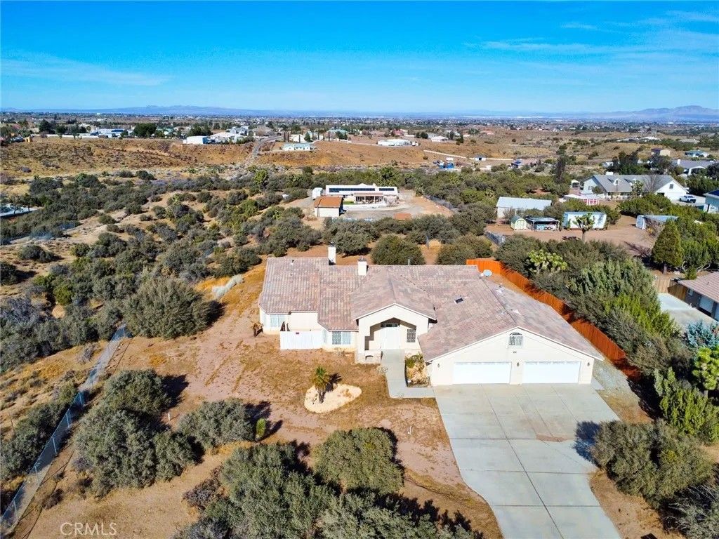 Photo of 9920 Sage Street, Oak Hills, CA 92344 (MLS # TR25244811)