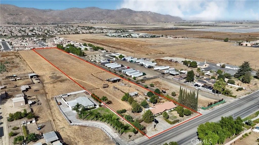 Photo of 492 S Sanderson St, San Jacinto, CA 92582 (MLS # IG24216668)