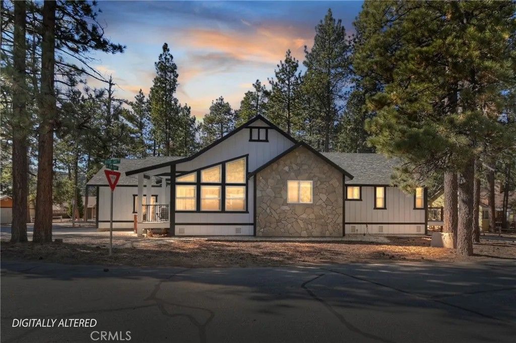 Photo of 610 Blue Jay Rd, Big Bear Lake, CA 92315 (MLS # IG26021102)