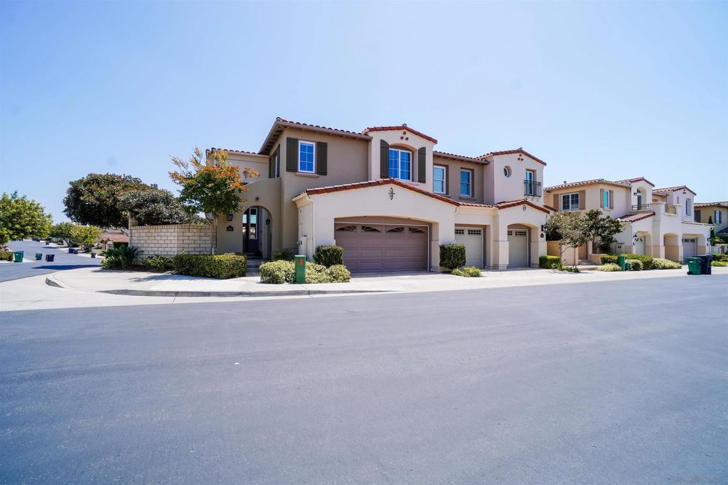 Photo of 5437 Caminito Bayo, La Jolla, CA 92037 (MLS # 260011009)