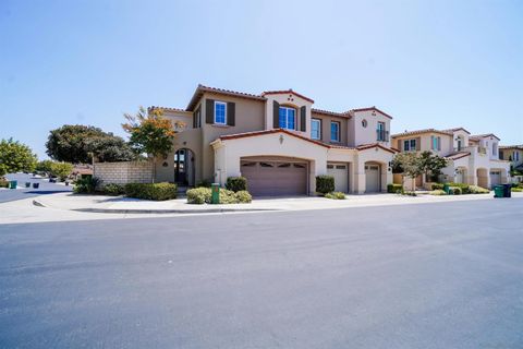 Photo of 5437 Caminito Bayo, La Jolla, CA 92037 (MLS # 260011009)