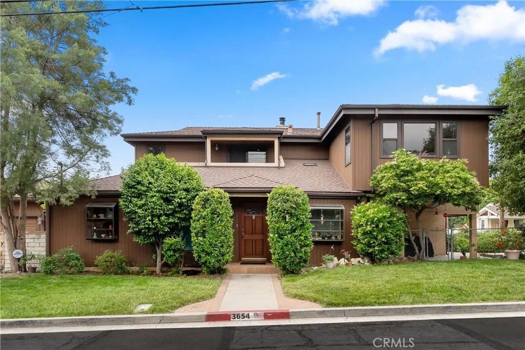 Photo of 3654 4th Avenue, La Crescenta, CA 91214 (MLS # OC26096485)