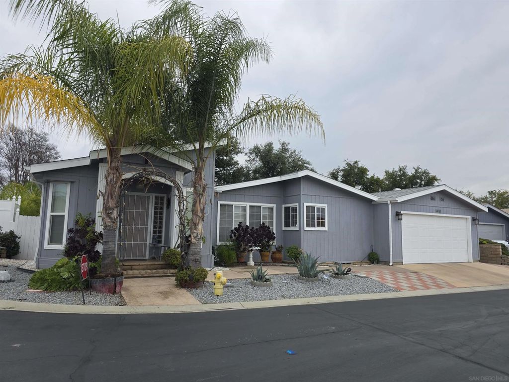 Photo of 1410 Martinique Dr, Hemet, CA 92543 (MLS # 260001910)