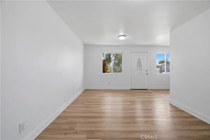 1353 W 60th