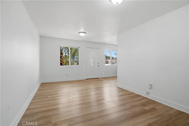 1353 W 60th