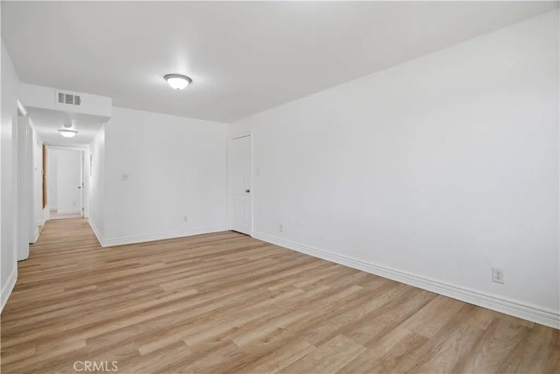 1353 W 60th