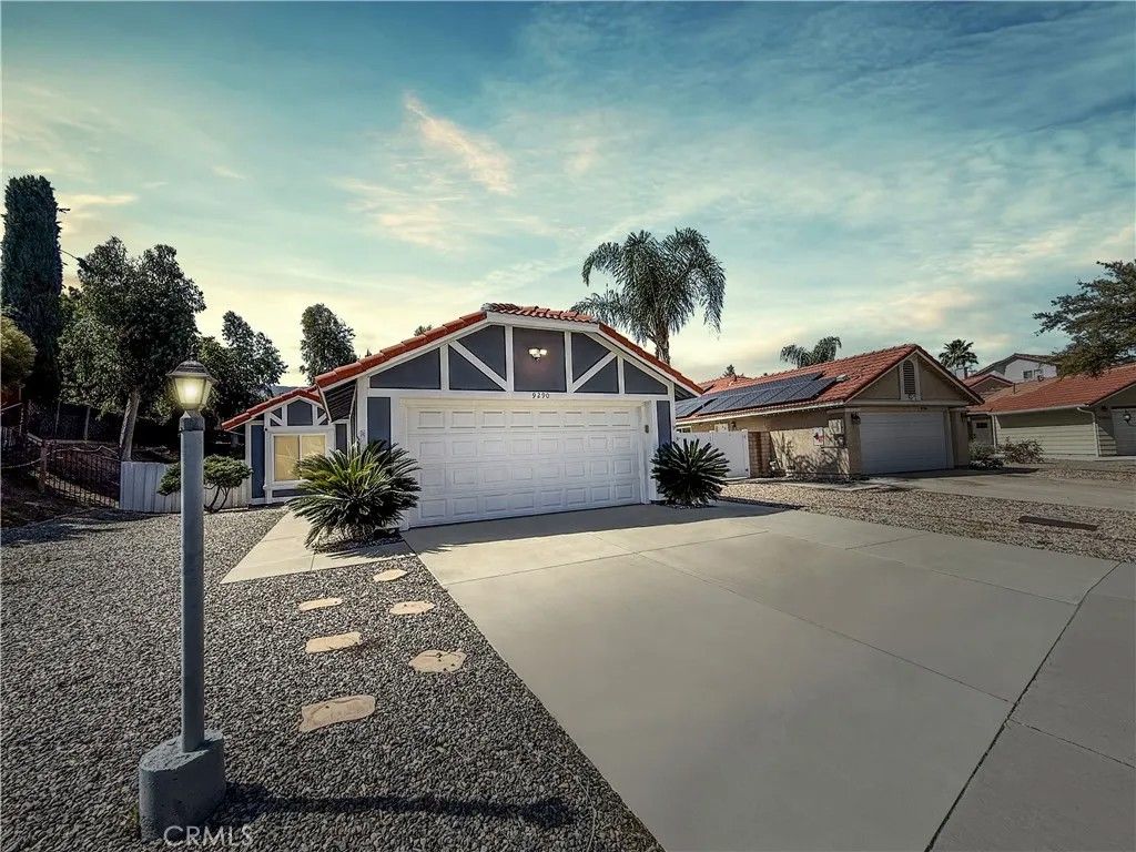 Photo of 9290 Hot Springs, Corona, CA 92883 (MLS # SW26053229)