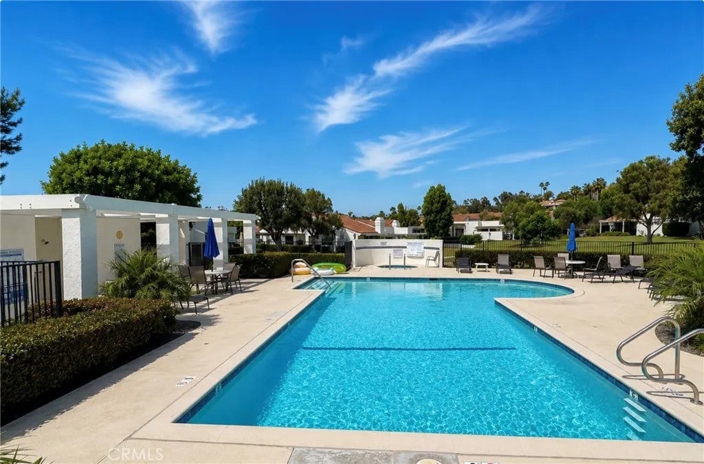 32065 Via Flores
