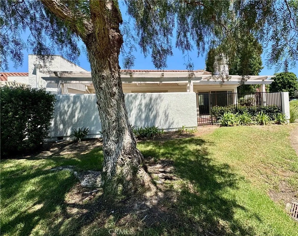 32065 Via Flores