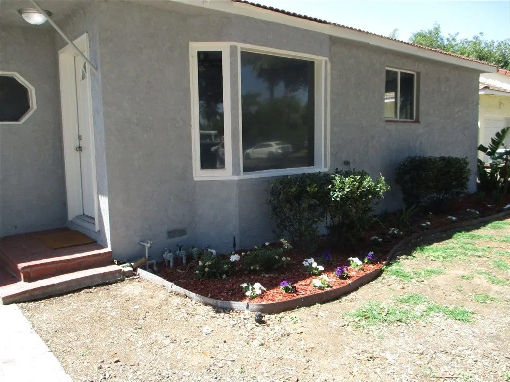 9748 Belmont
