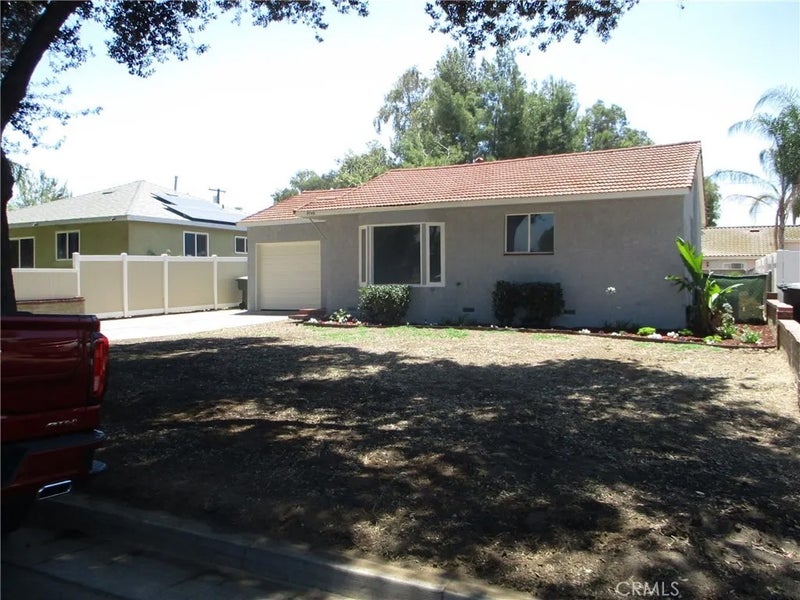 9748 Belmont