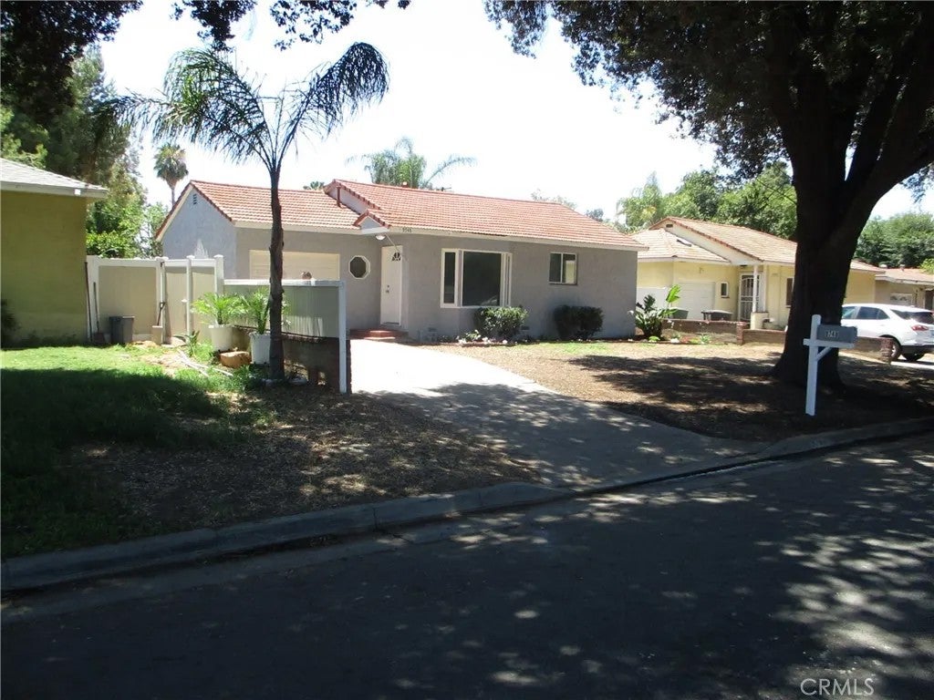 9748 Belmont