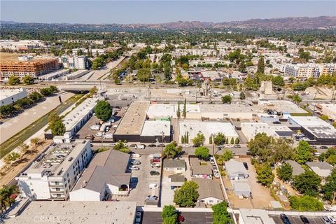 Tiny photo for 6922 Eton Avenue, Canoga Park, CA 91303 (MLS # SB25207602)