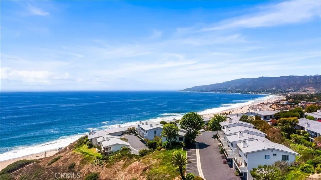 Photo of 6824 Las Olas WAY, Malibu, CA 90265 (MLS # SR26205473)