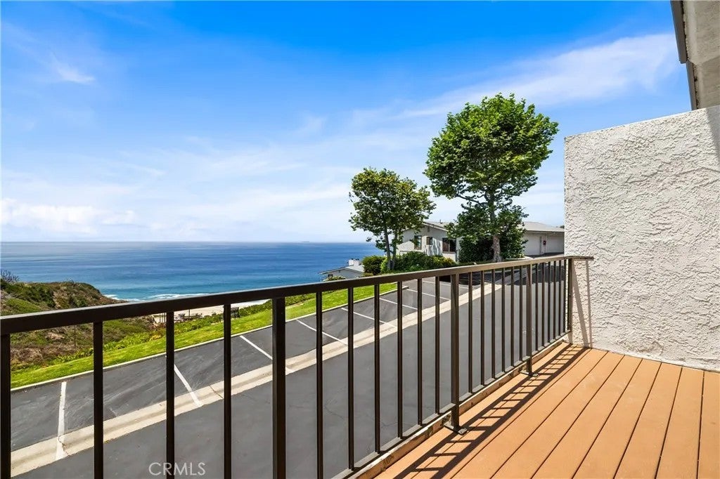 Photo of 6824 Las Olas WAY, Malibu, CA 90265 (MLS # SR26205473)