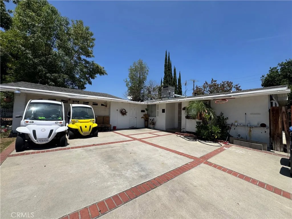 8740 Winnetka