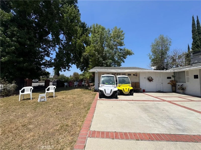 8740 Winnetka