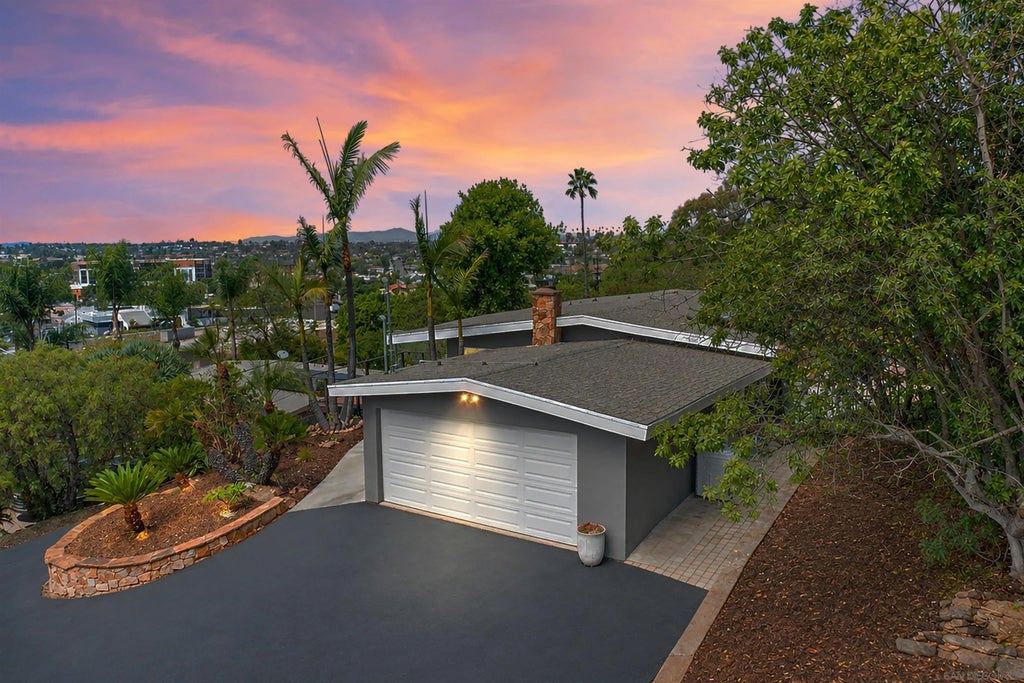Photo of 163 Ocean View, Vista, CA 92084 (MLS # 260022208)