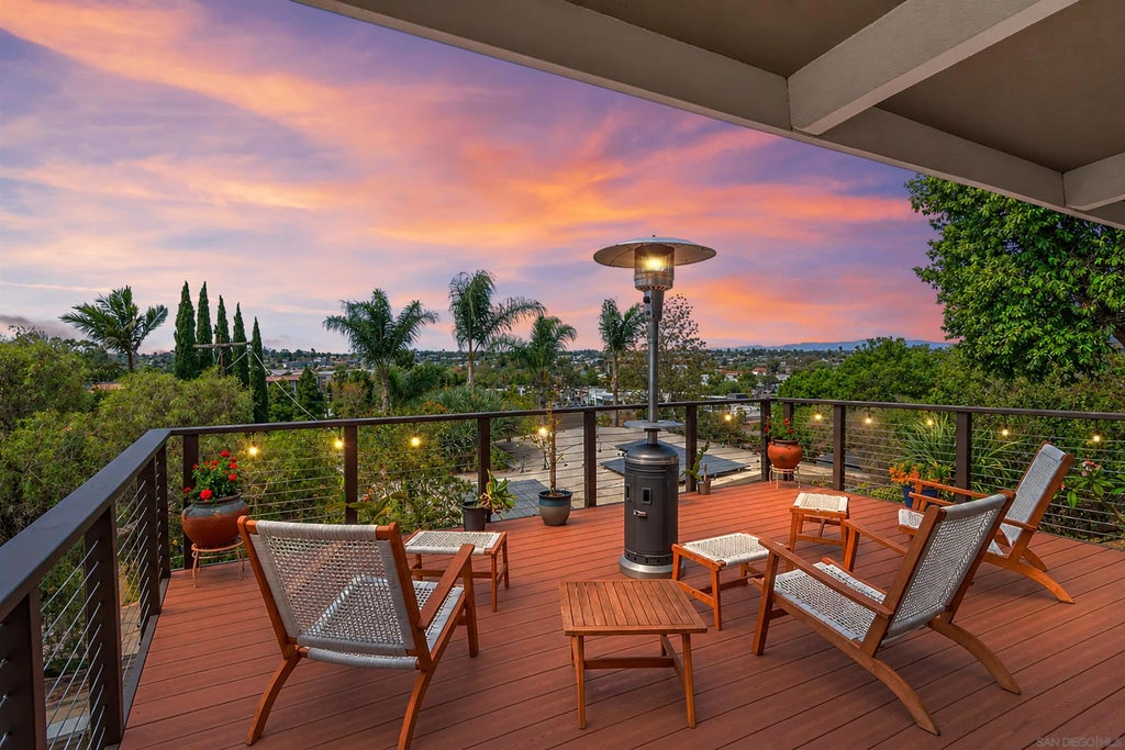 Photo of 163 Ocean View, Vista, CA 92084 (MLS # 260022208)
