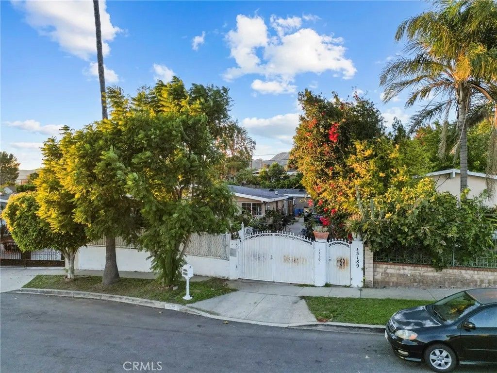 Photo of 13191 Herron Street, Sylmar, CA 91342 (MLS # SR25268948)