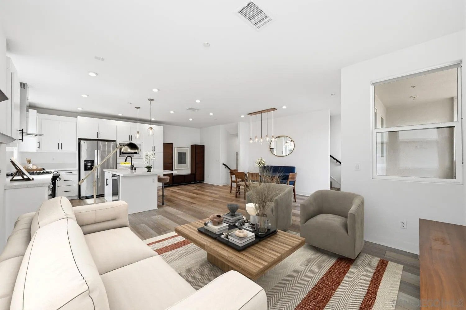2702 Via Avella