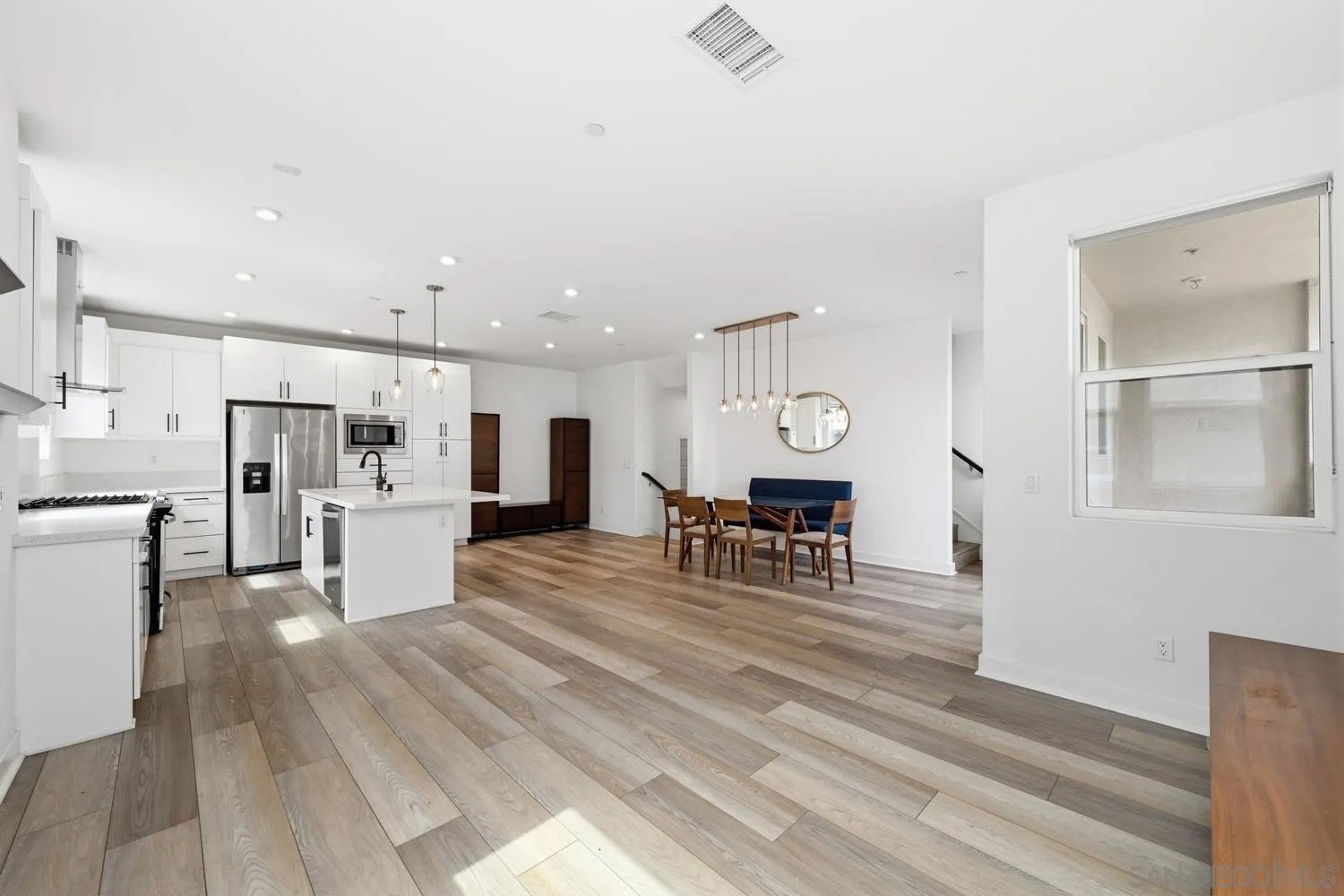 2702 Via Avella