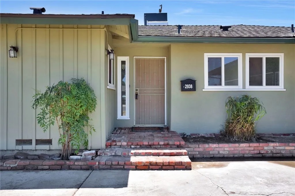 2938 E Willis
