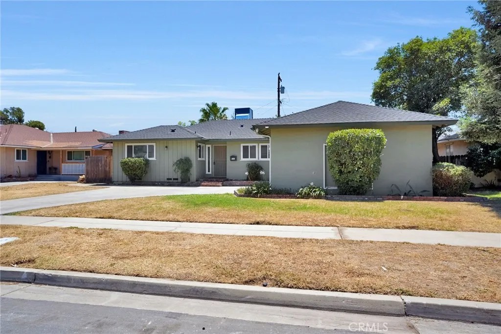 2938 E Willis