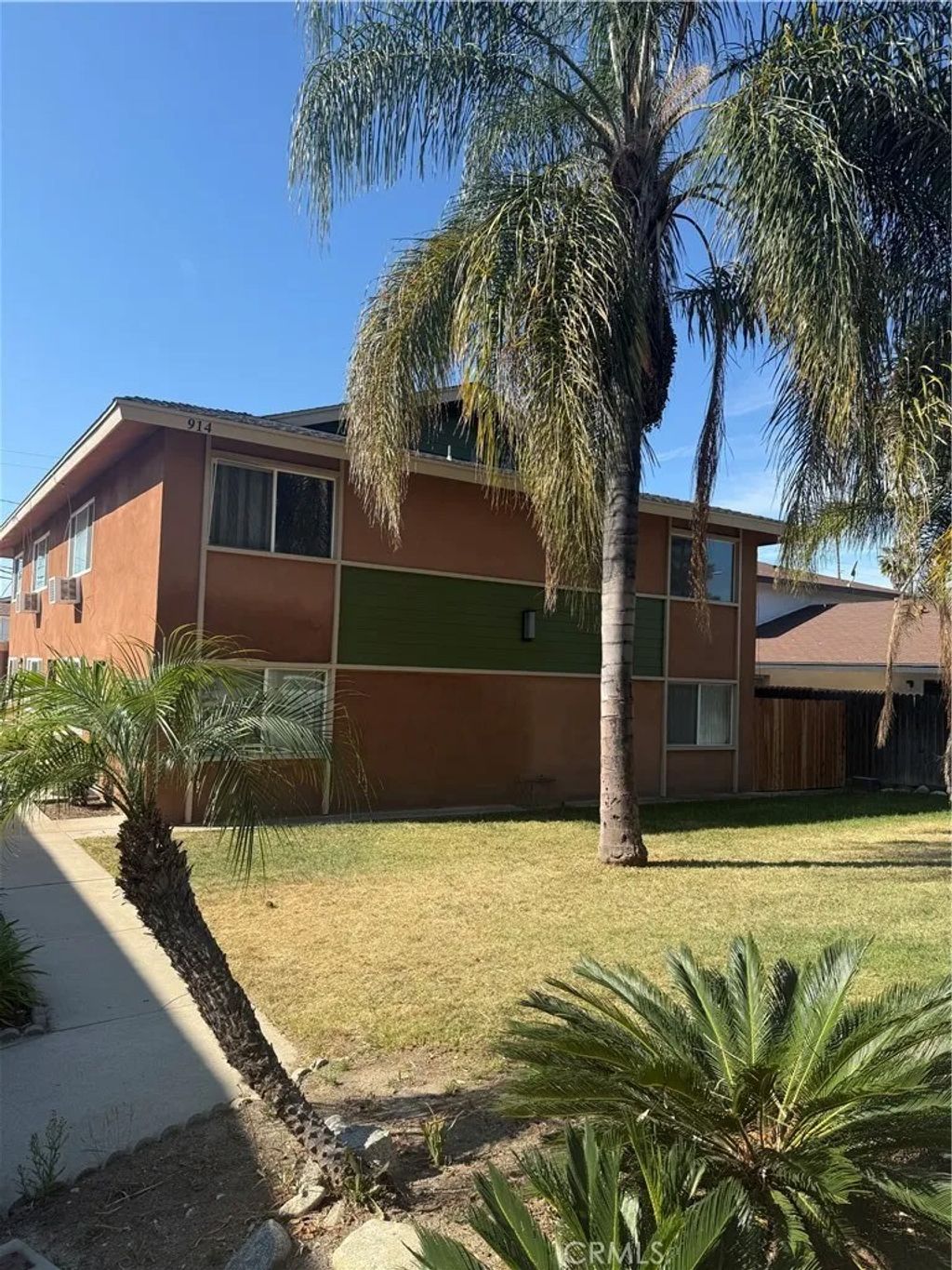 Photo of 914 W Pine St, Upland, CA 91786 (MLS # OC26068346)