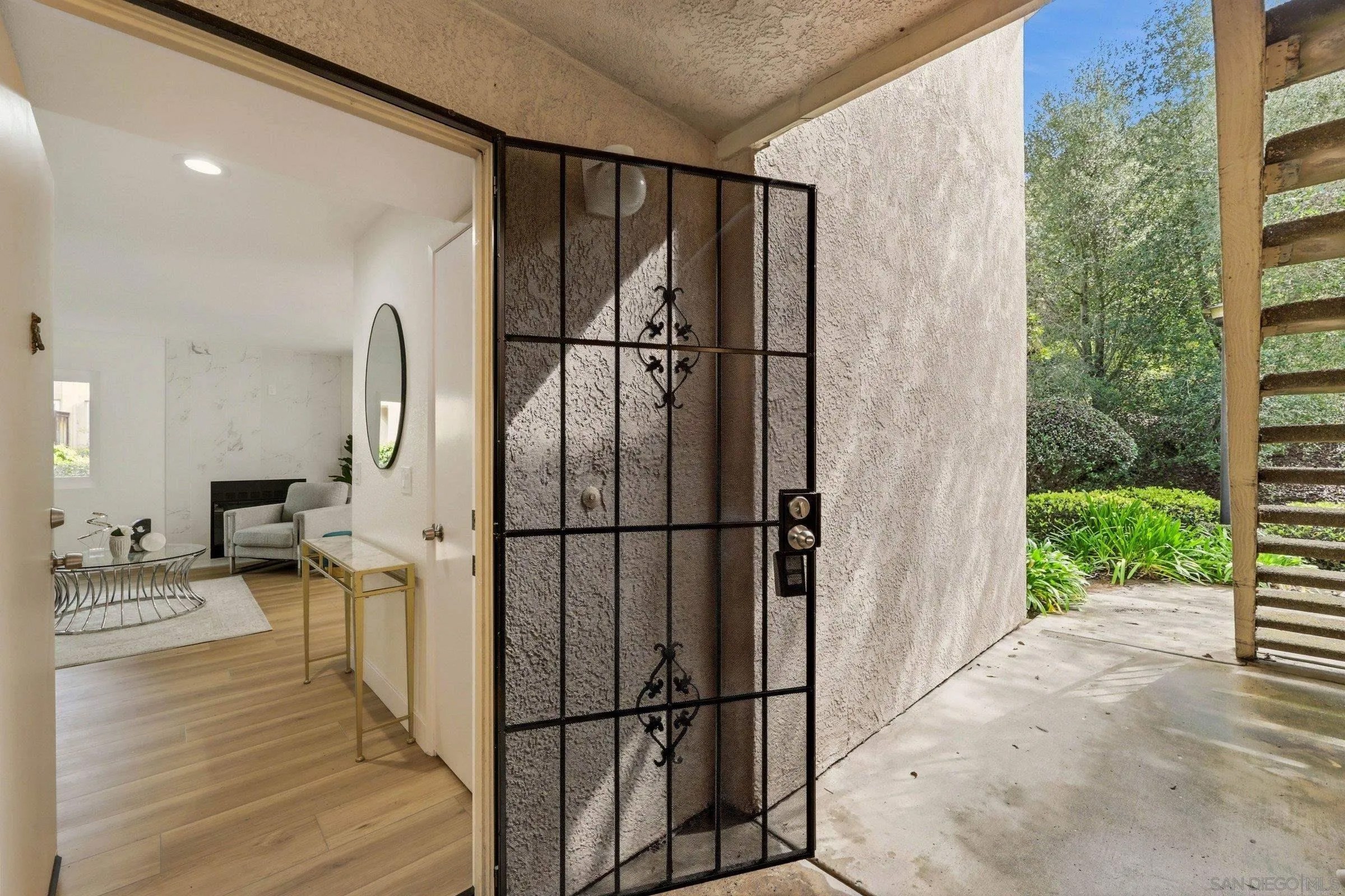 11219 Avenida De Los Lobos E