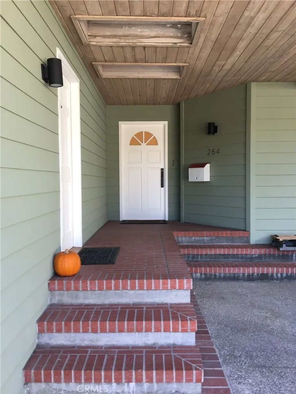 Photo of 254 Arch Street, Laguna Beach, CA 92651 (MLS # OC25274631)