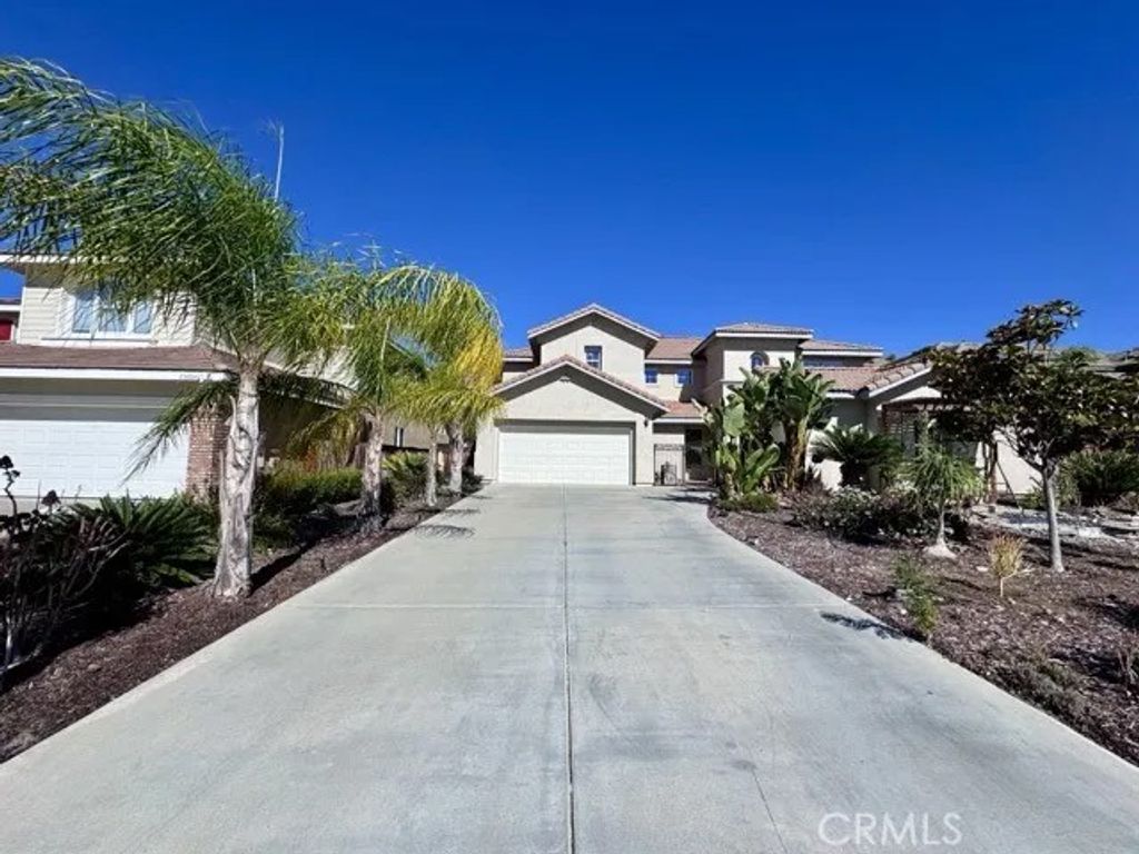 Photo of 23394 Blue Gardenia Ln, Murrieta, CA 92562 (MLS # SW25238484)