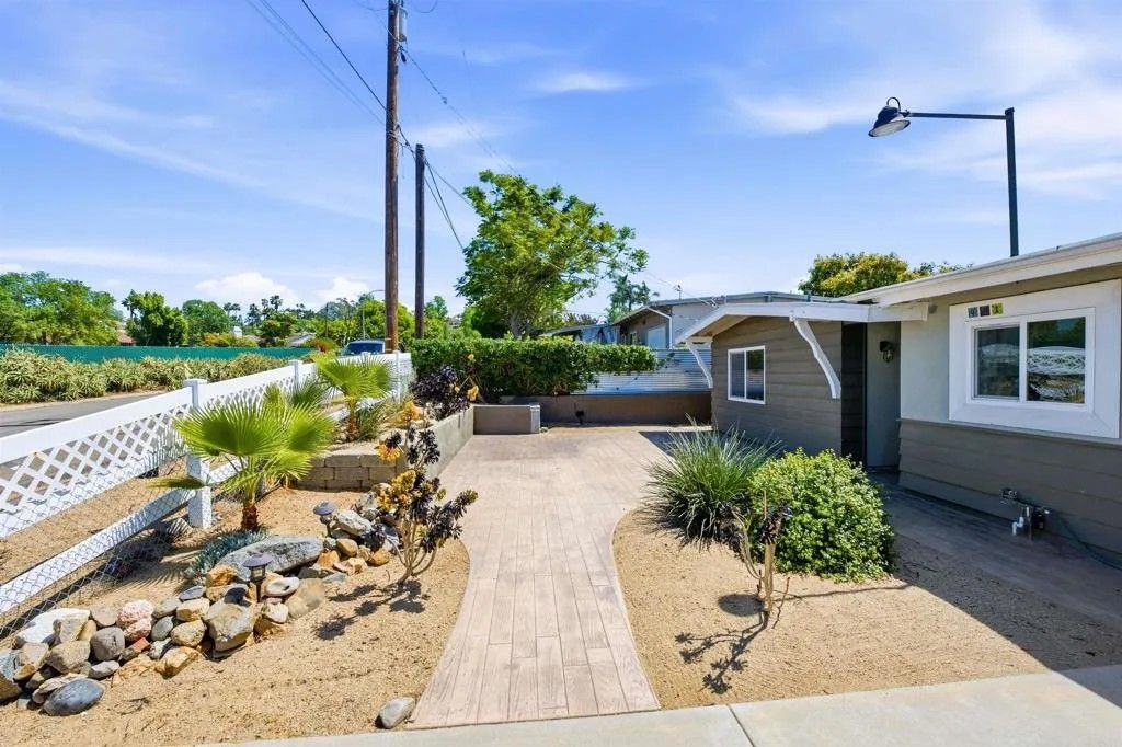 Photo of 421 Hillcrest Lane, Fallbrook, CA 92028 (MLS # NDP2603397)