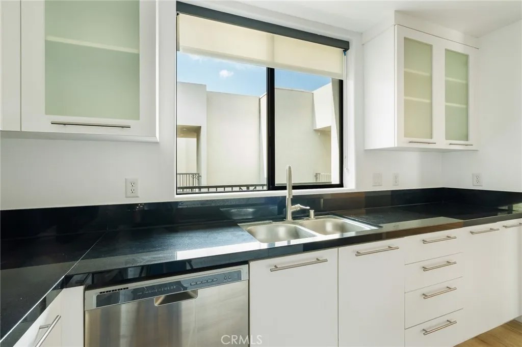 230 S Jackson 309